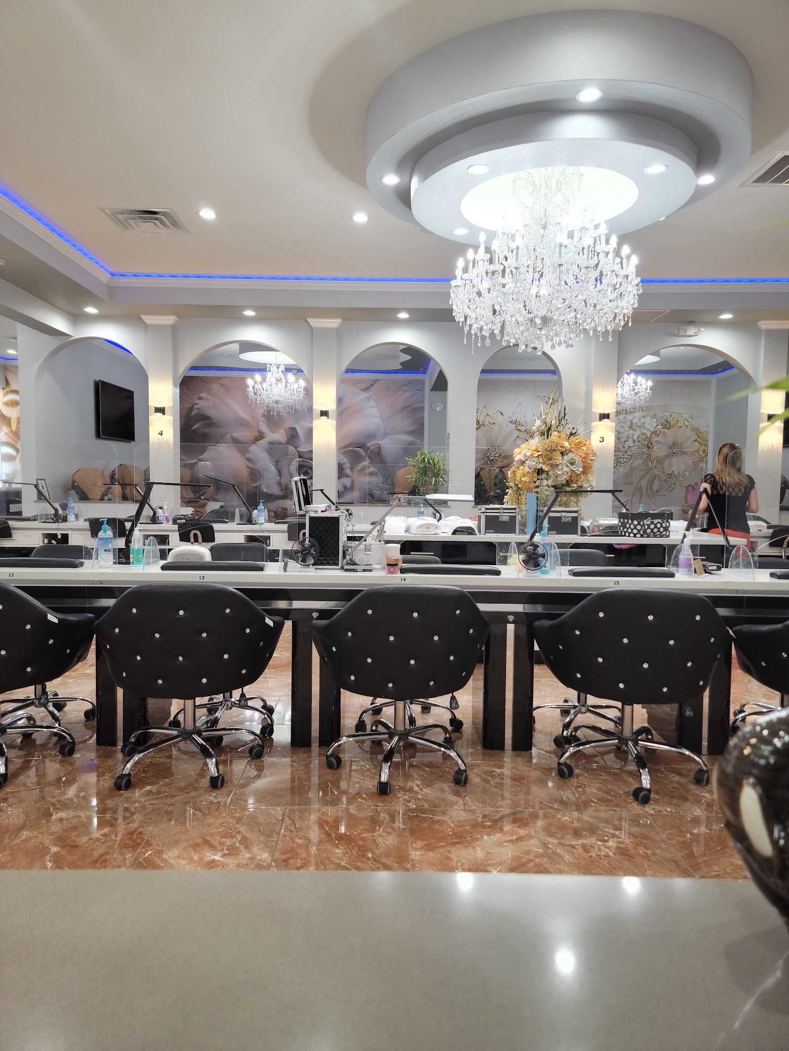 Grand Lux Nails Spa & Lounge nail photo 2